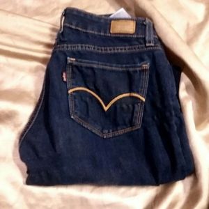 LEVIS Legging Jean's. 27X32 Comfy. Like brand new